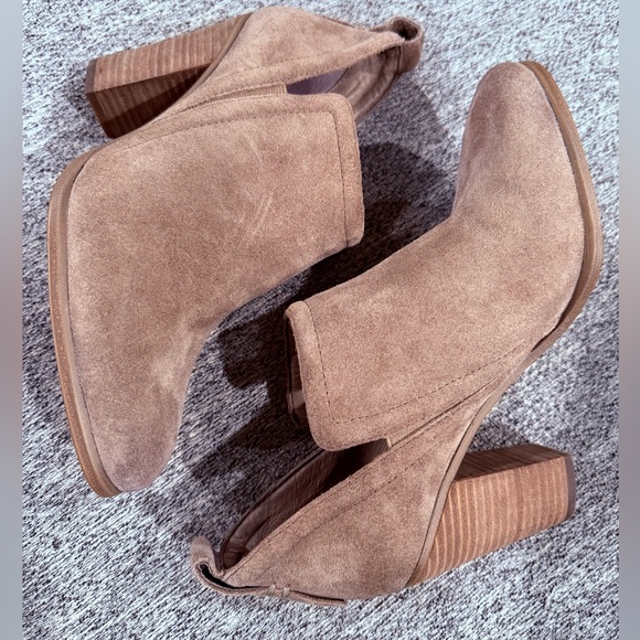 Vince Camuto Francia Bootie - Picture 1 of 8